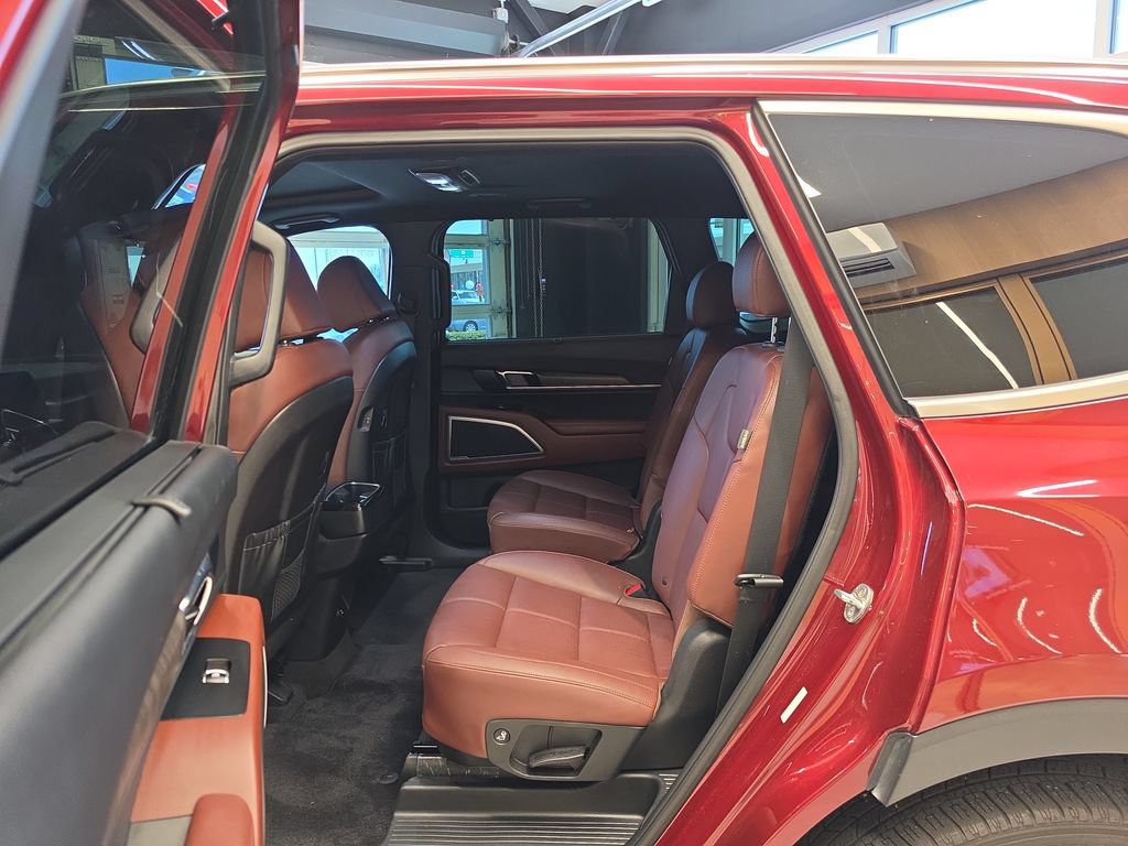 Certified 2023 Kia Telluride EX w/ EX Captain's Chair Package FWD image 36