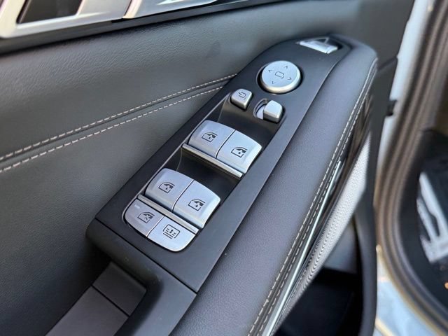 Used 2025 BMW X7 M60i image 19