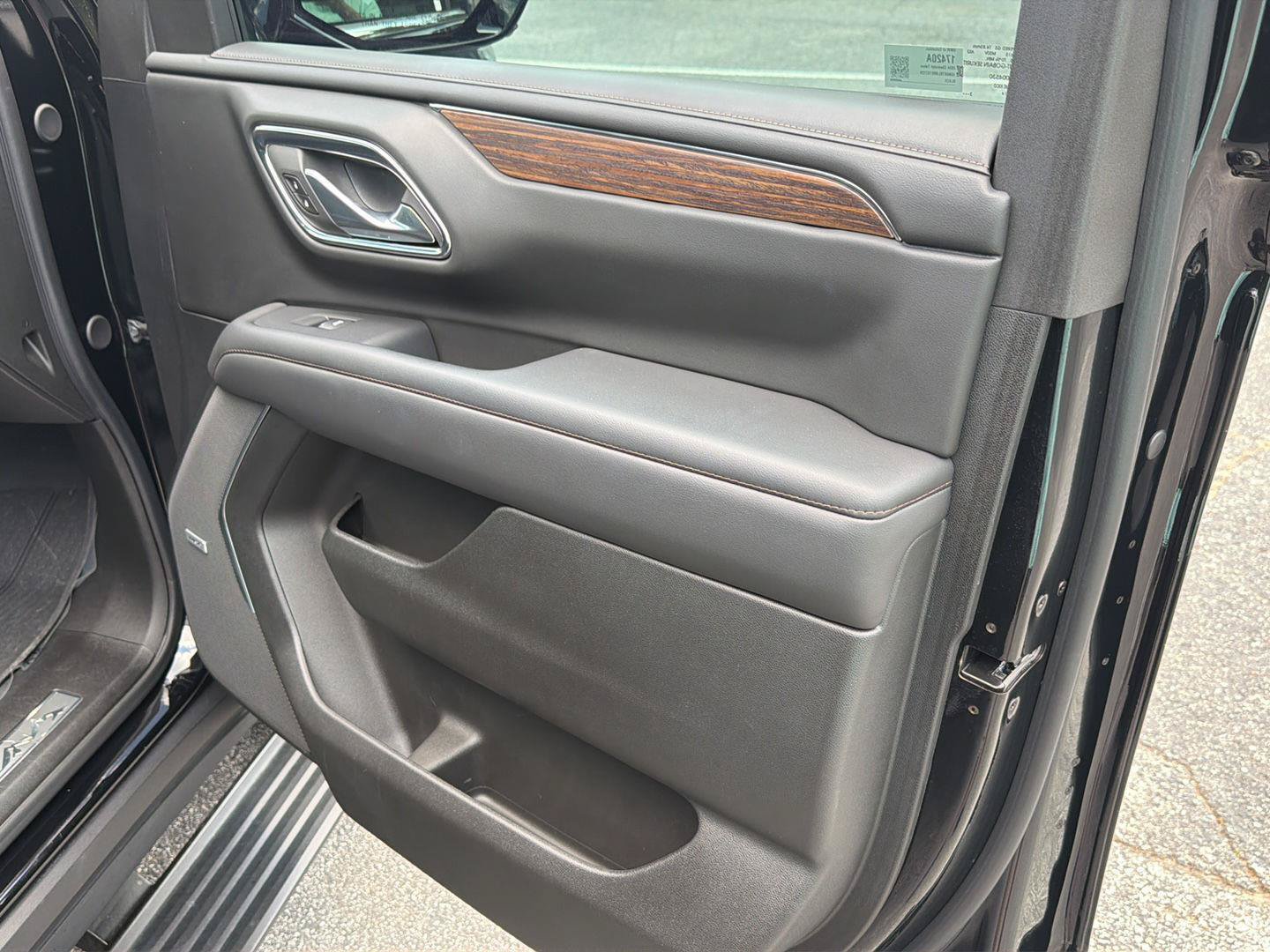 Used 2024 Chevrolet Tahoe High Country AWD/4WD image 16