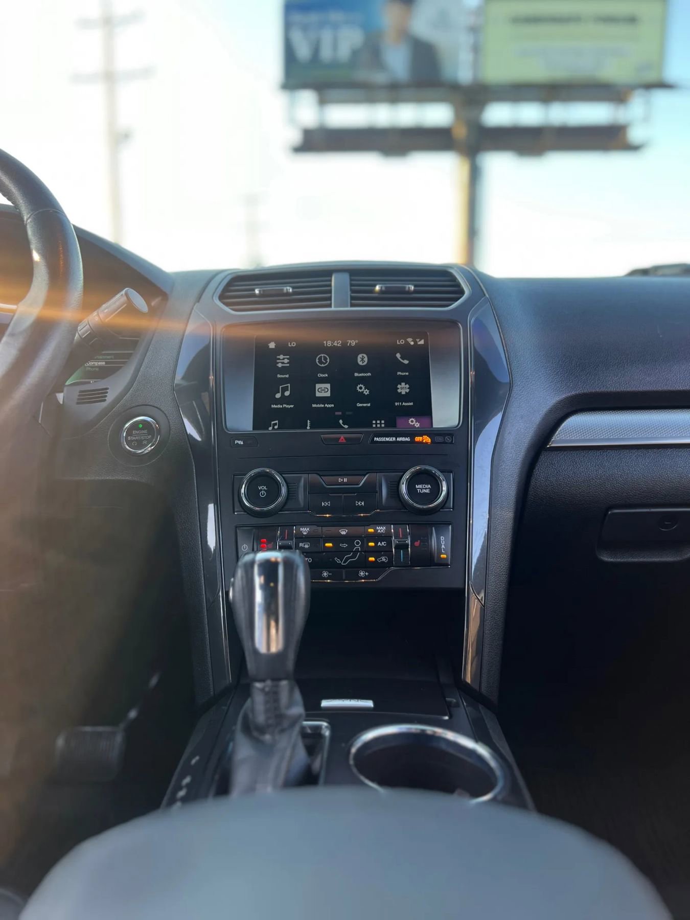 Used 2018 Ford Explorer XLT w/ Equipment Group 202A image 9