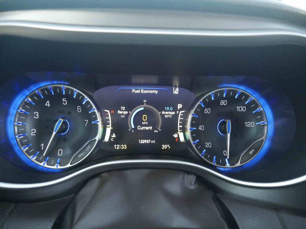 Used 2019 Chrysler Pacifica Touring-L w/ Advanced Safetytec Group image 39