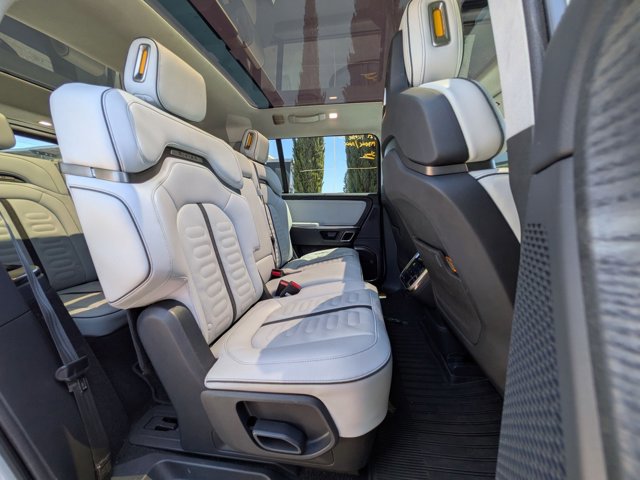 Used 2023 Rivian R1S Adventure AWD/4WD image 20