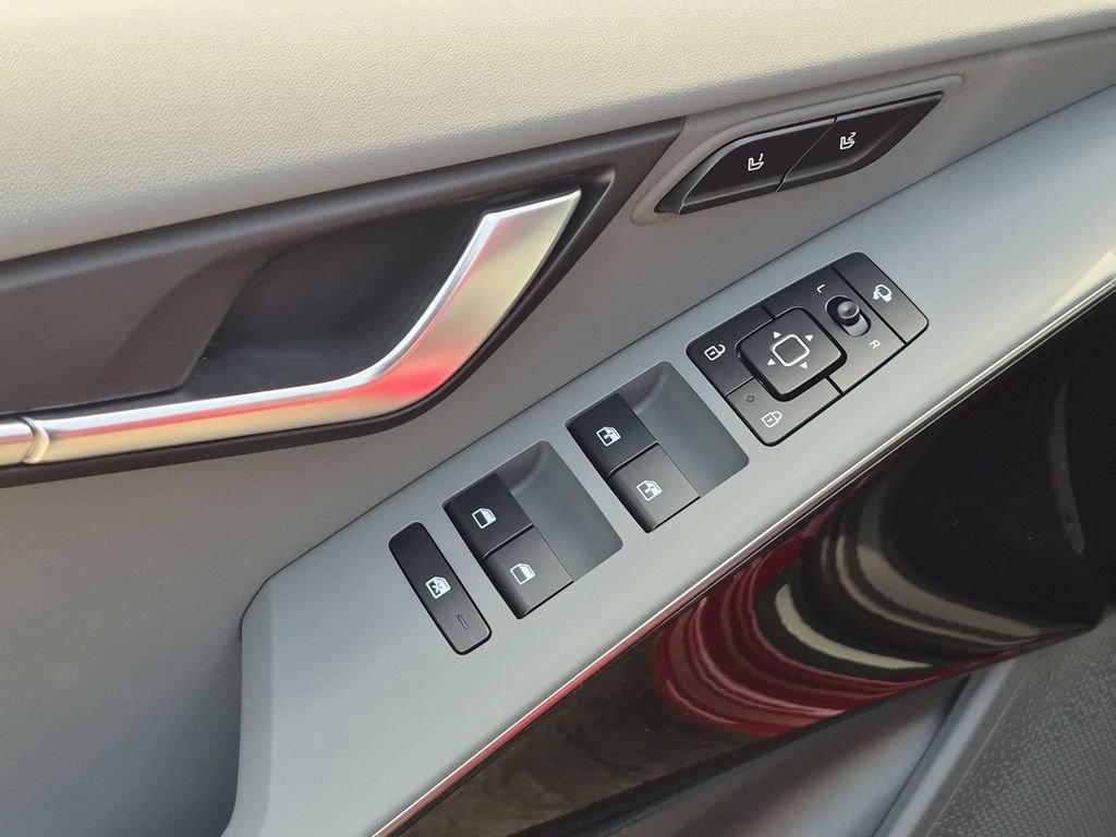 New 2026 Kia Niro FWD image 24