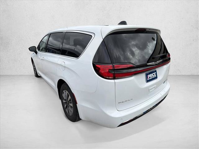 Used 2024 Chrysler Pacifica Limited FWD image 7