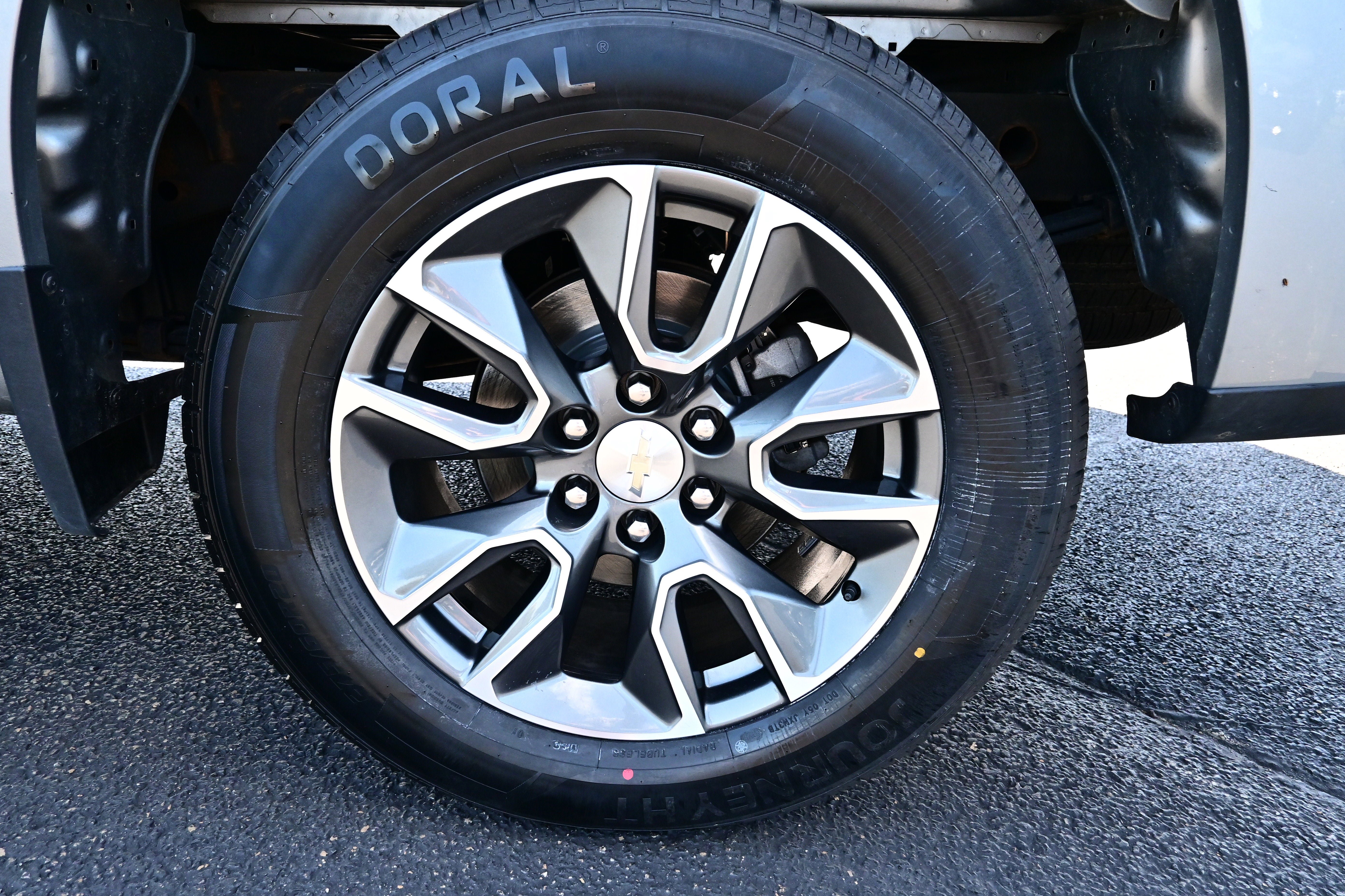 Used 2024 Chevrolet Silverado 1500 LT AWD/4WD image 12
