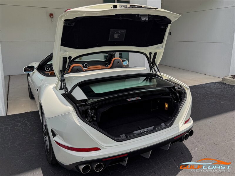 Used 2017 Ferrari California T RWD image 40