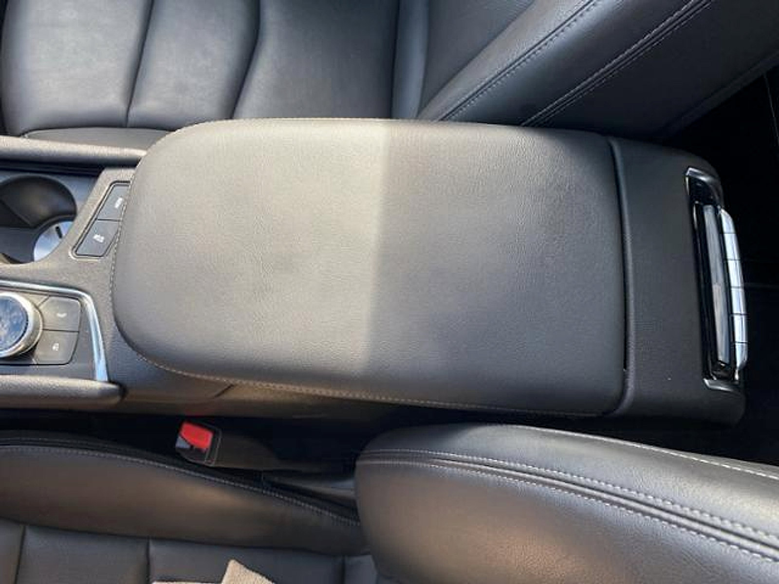 Used 2025 Cadillac XT6 Premium Luxury FWD image 34