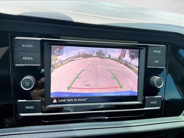 Used 2024 Volkswagen Jetta SE w/ Panoramic Sunroof Package FWD image 21