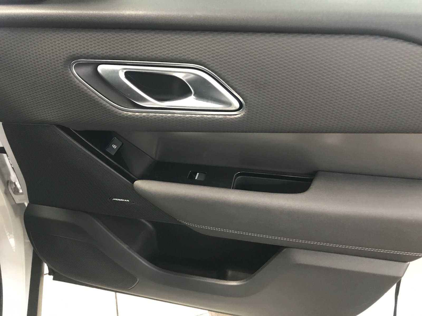 Used 2023 Land Rover Range Rover Velar S image 12