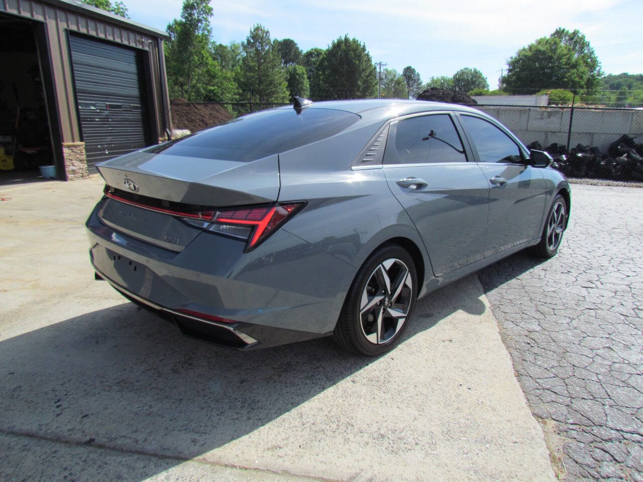 Used 2021 Hyundai Elantra Limited image 7