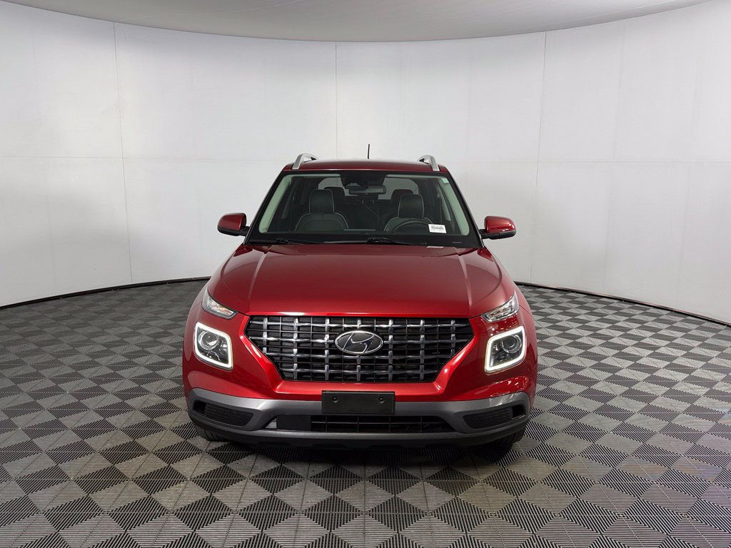 Used 2024 Hyundai Venue Limited FWD image 3