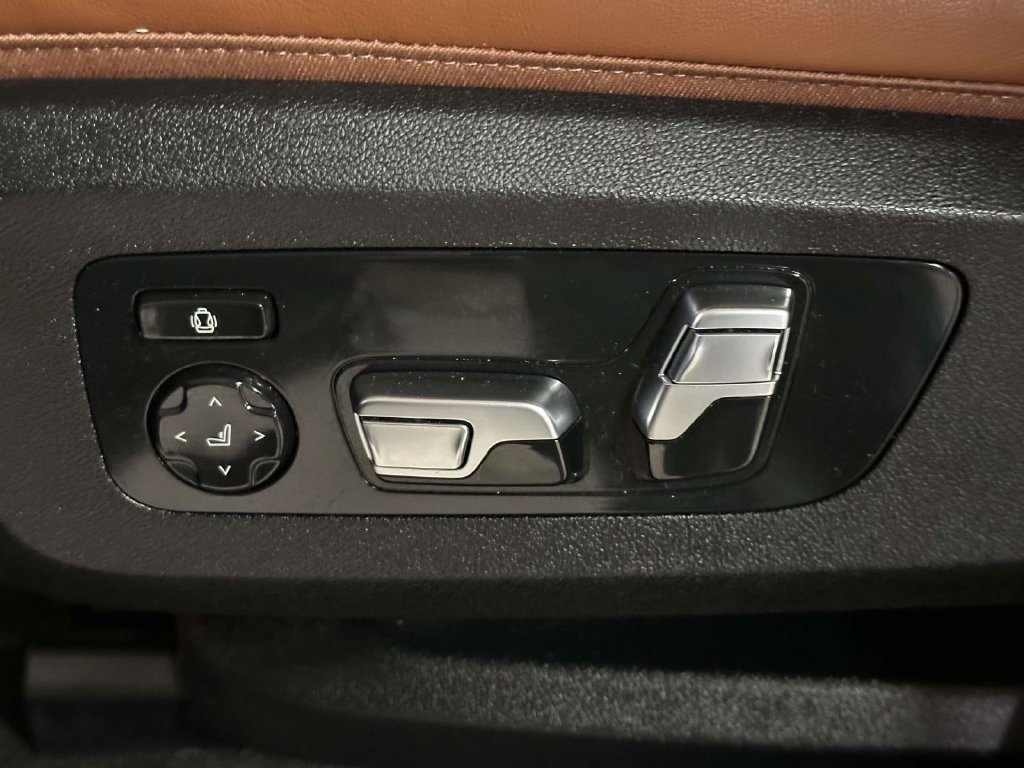 Used 2024 BMW X6 xDrive40i w/ Executive Package AWD/4WD image 22