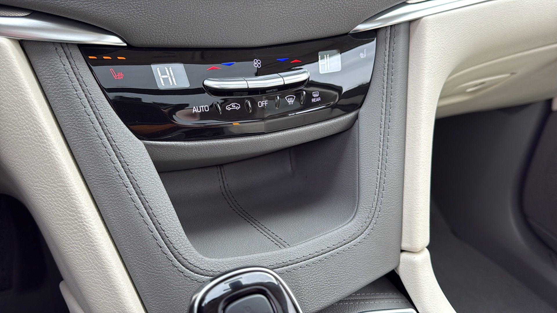 New 2026 Cadillac XT5 Premium Luxury w/ LPO, Floor Liner Package image 24