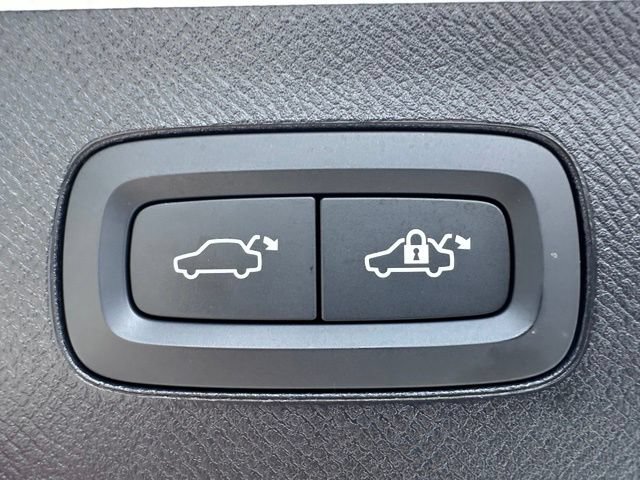 Certified 2024 Volvo XC90 B6 Plus w/ Protection Package Premier AWD/4WD image 8