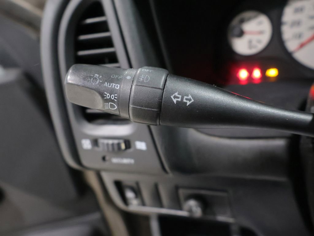 Used 2002 Nissan Pathfinder SE AWD/4WD image 30