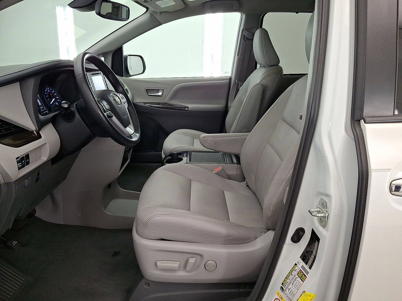 Certified 2019 Toyota Sienna XLE w/ XLE Navigation Package FWD image 11