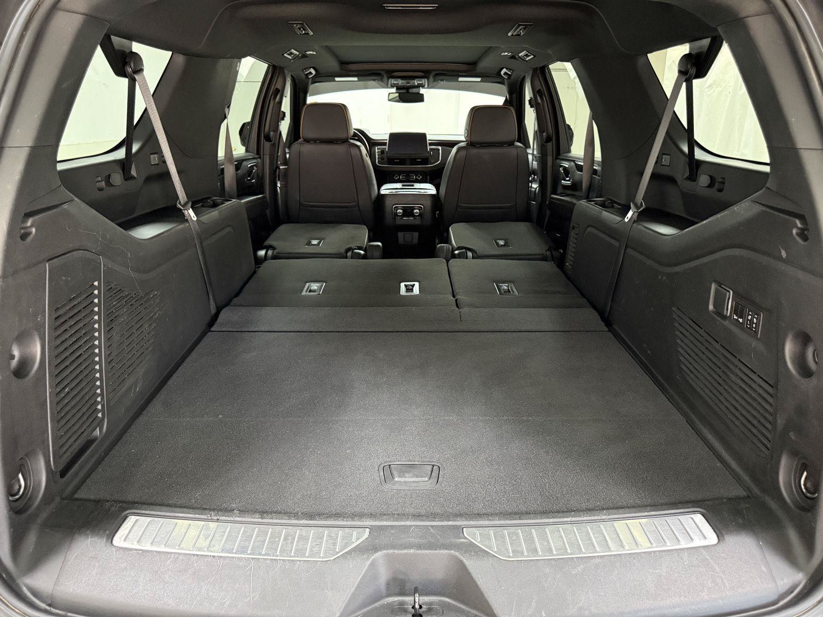 Used 2024 GMC Yukon XL AT4 w/ AT4 Premium Plus Package AWD/4WD image 31