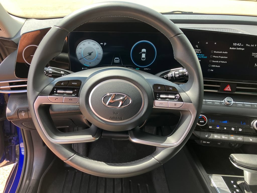 Used 2023 Hyundai Elantra Limited FWD image 10