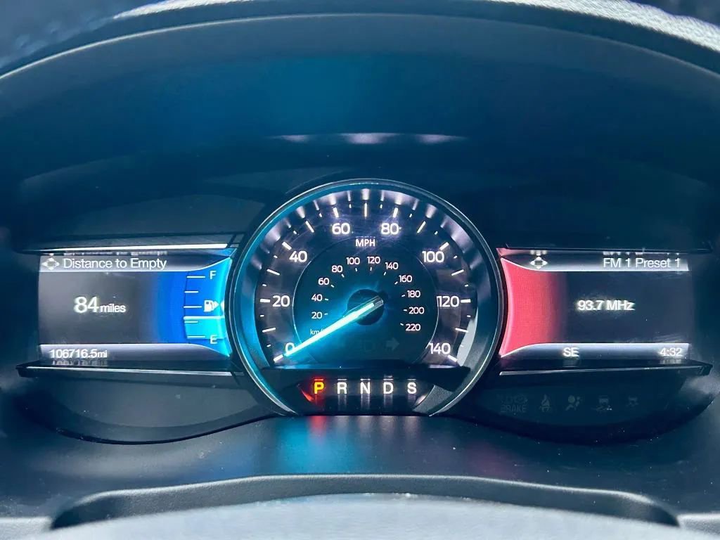 Used 2018 Ford Explorer XLT w/ Equipment Group 202A AWD/4WD image 21