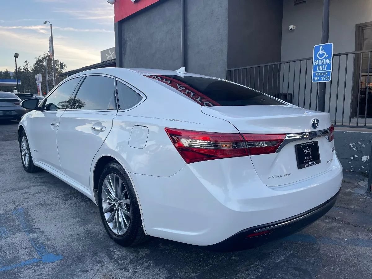 Used 2018 Toyota Avalon Limited FWD image 7