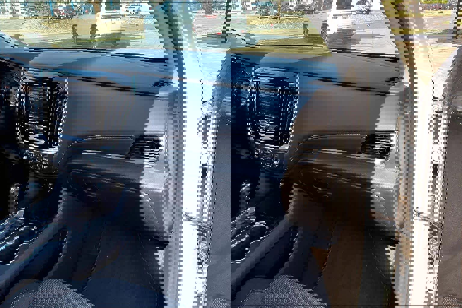 Used 2020 Chevrolet Traverse LS image 18