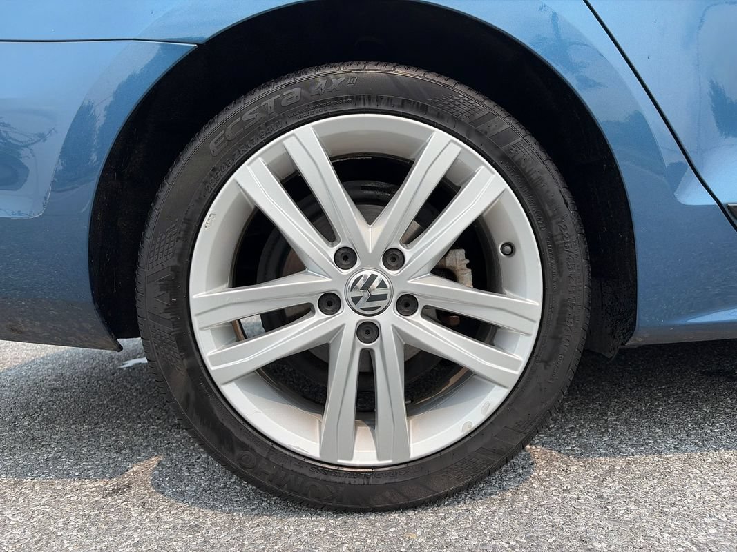 Used 2017 Volkswagen Jetta SEL FWD image 32