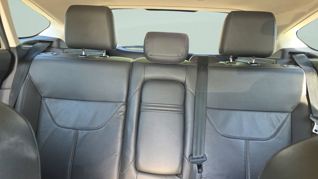 Used 2016 Ford Focus Titanium FWD image 9