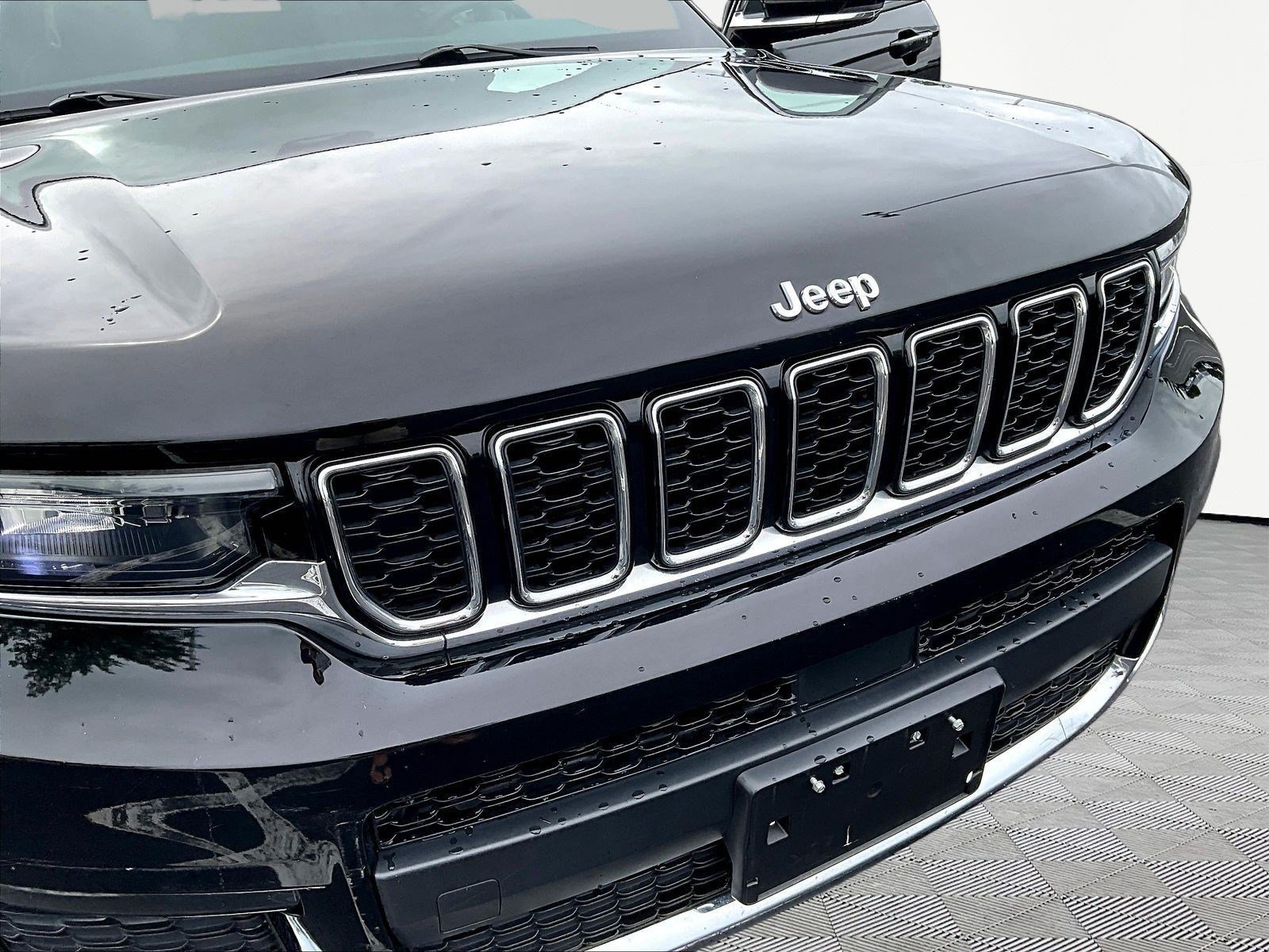 Used 2023 Jeep Grand Cherokee L Limited AWD/4WD image 33