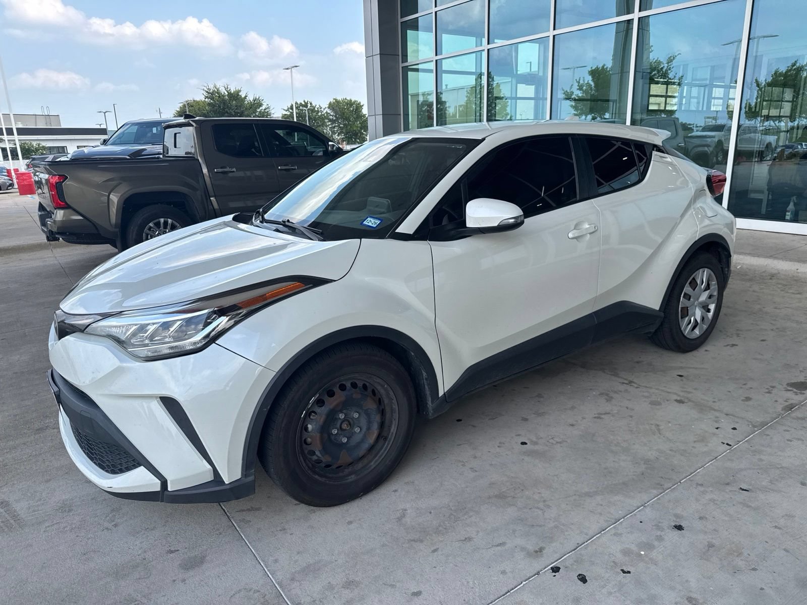 Used 2020 Toyota C-HR LE FWD image 1