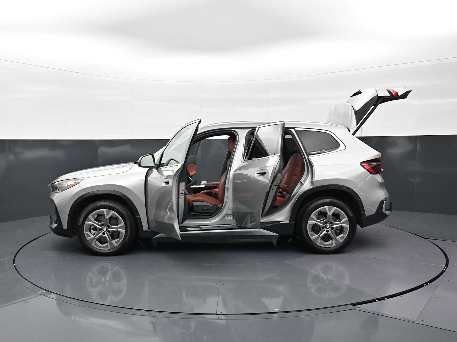 Used 2026 BMW X1 xDrive28i w/ Technology Package AWD/4WD image 35