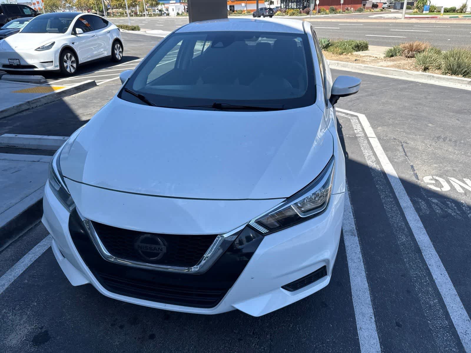 Used 2020 Nissan Versa SV FWD image 3