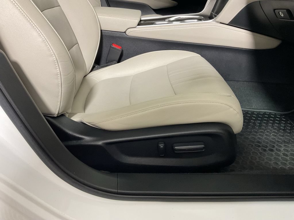Used 2020 Honda Accord Touring image 37