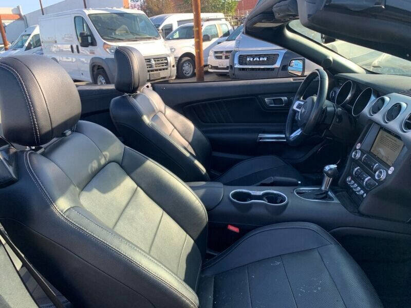 Used 2019 Ford Mustang Premium RWD image 8