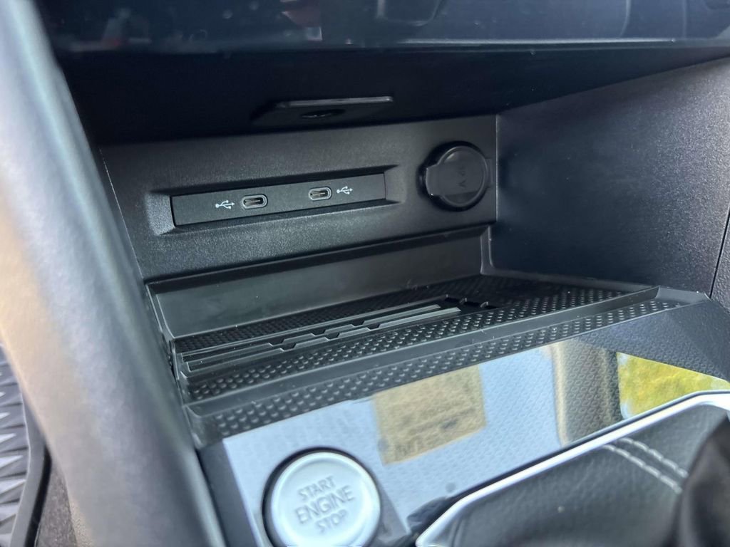 New 2025 Volkswagen Taos SE image 22