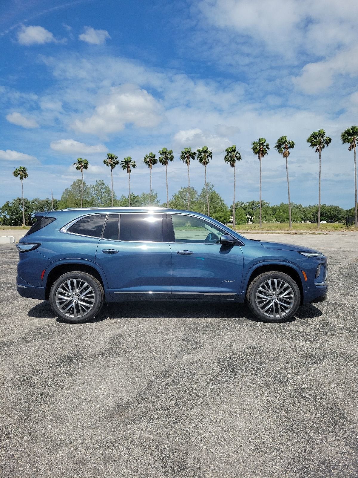 New 2026 Buick Enclave Avenir w/ Super Cruise Package FWD image 4