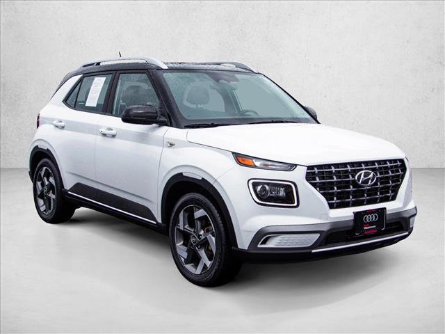 Used 2023 Hyundai Venue Limited video 3