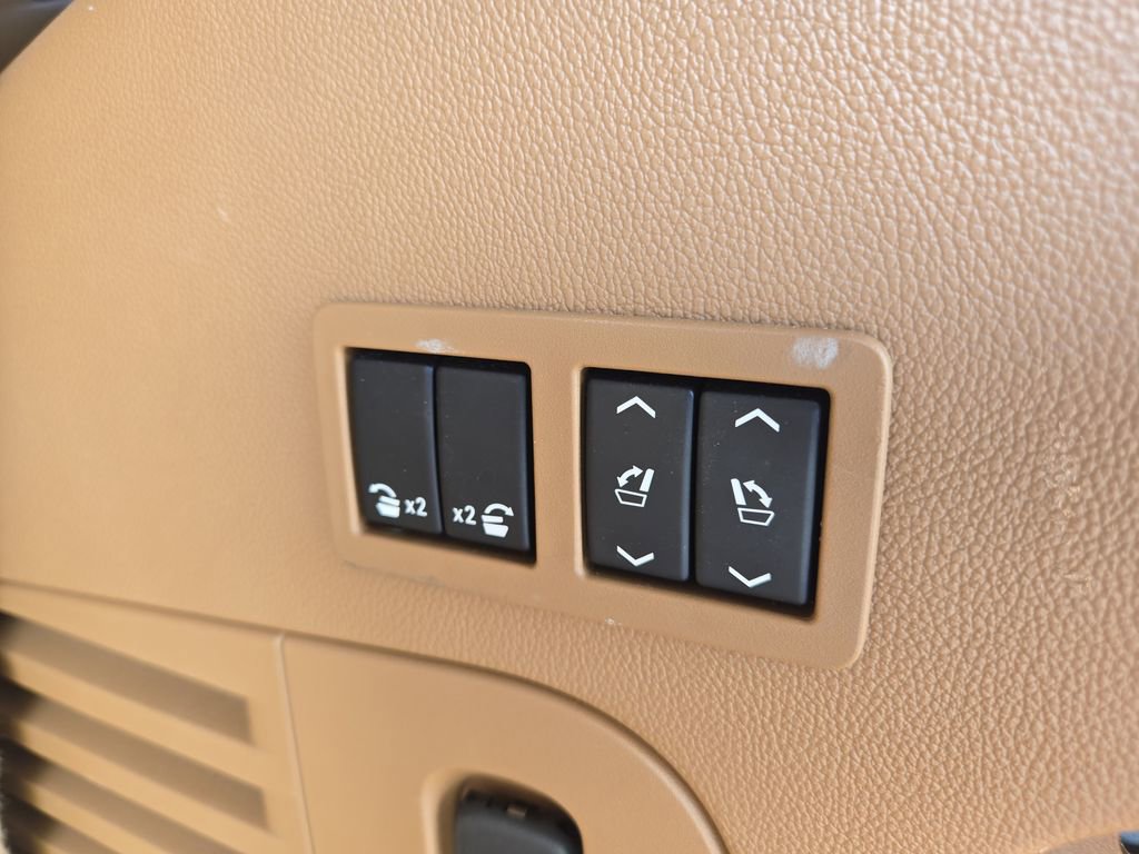 Used 2015 Cadillac Escalade Platinum AWD/4WD image 40