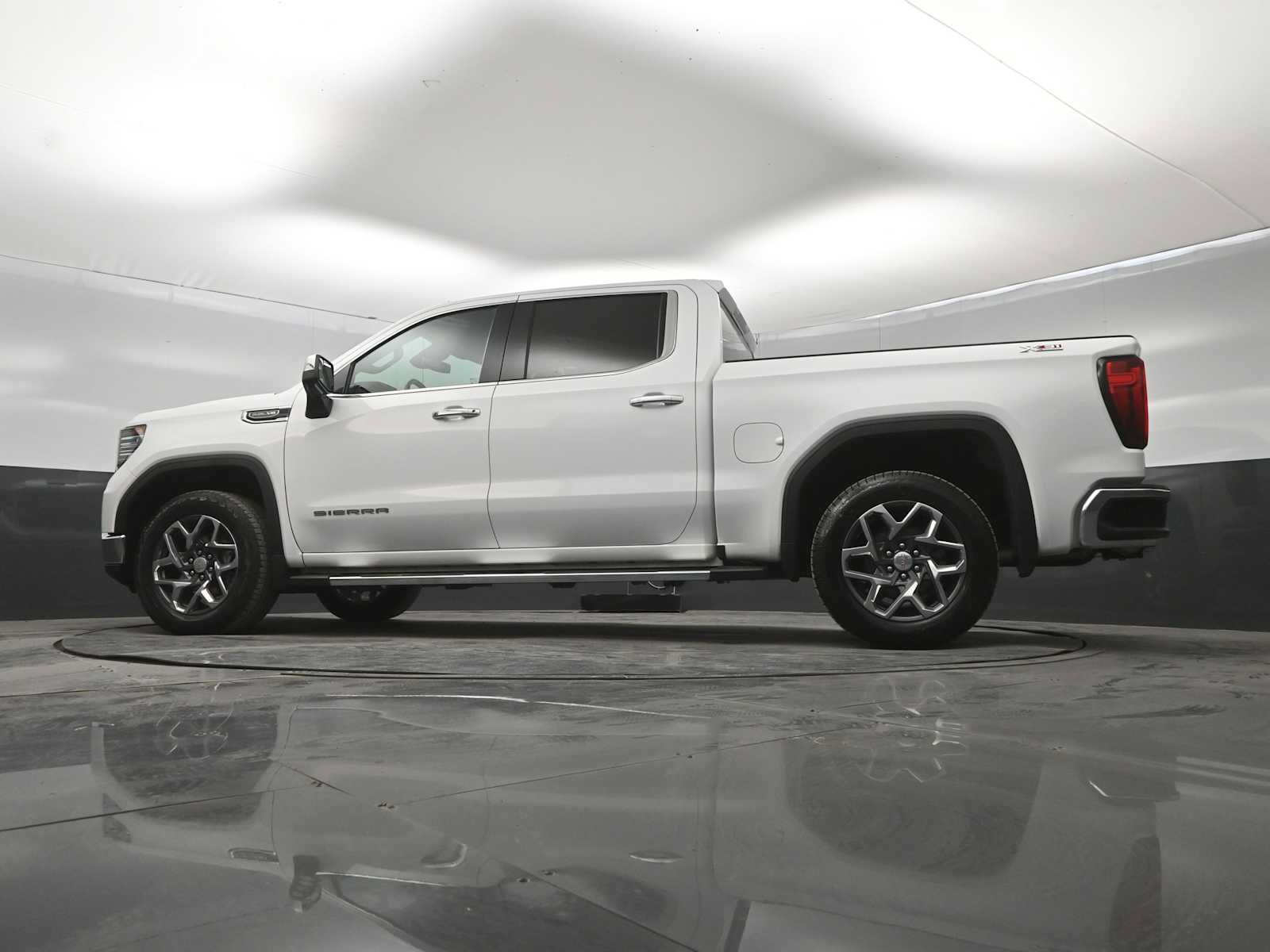 Used 2023 GMC Sierra 1500 SLT w/ SLT Premium Package AWD/4WD image 40