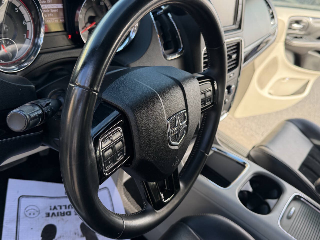 Used 2017 Dodge Grand Caravan SXT w/ Rear Park Assist Package FWD image 9
