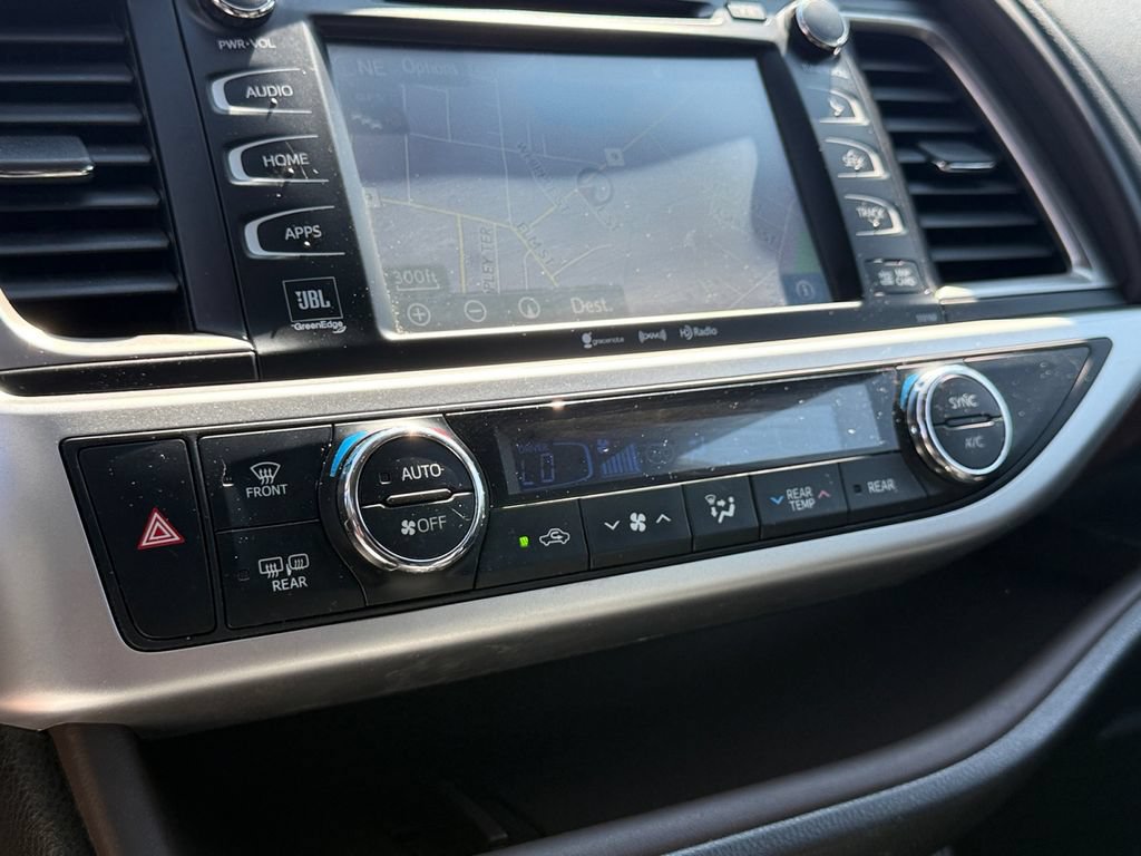 Used 2016 Toyota Highlander Limited AWD/4WD image 29