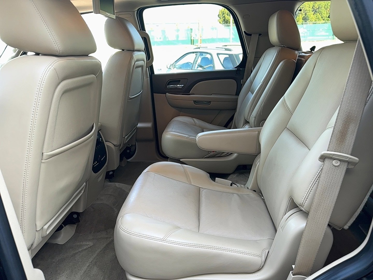 Used 2011 Chevrolet Tahoe LTZ AWD/4WD image 17
