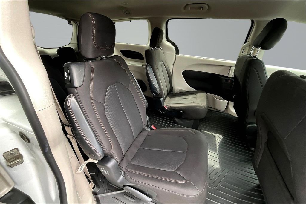 Used 2017 Chrysler Pacifica Touring Plus FWD image 27