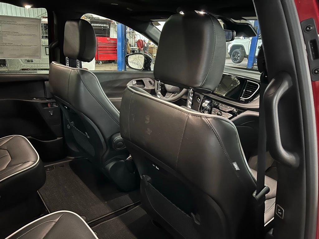 New 2026 Chrysler Pacifica Limited w/ S Appearance Package FWD image 14