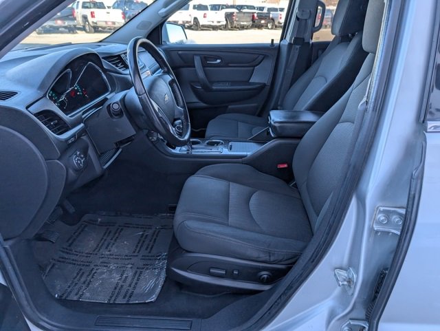 Used 2015 Chevrolet Traverse LT w/ Style and Technology Package image 2