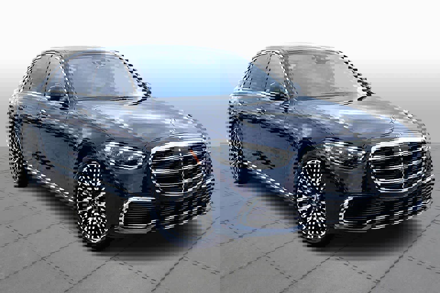 Used 2022 Mercedes-Benz S 580 4MATIC Sedan image 3