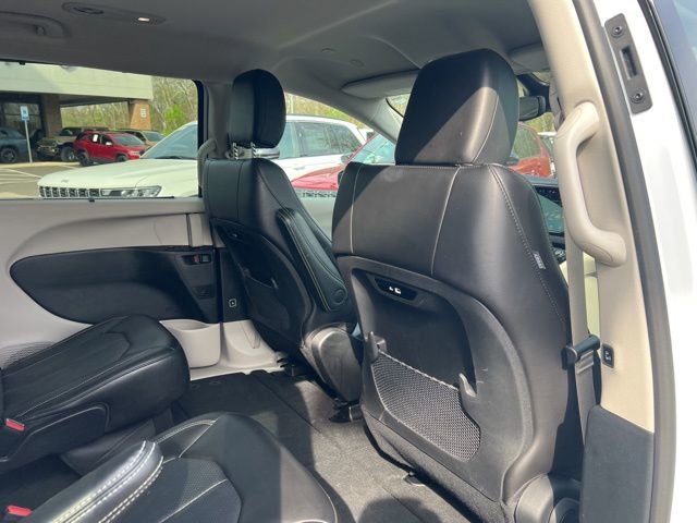 Used 2024 Chrysler Pacifica Touring-L FWD image 24