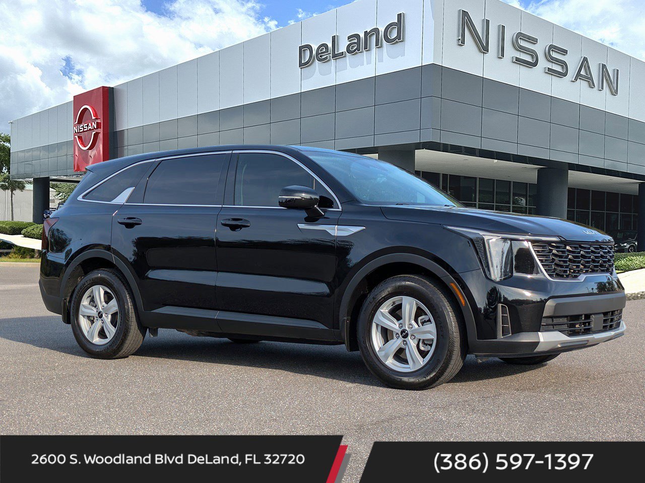 Used 2024 Kia Sorento LX image 1