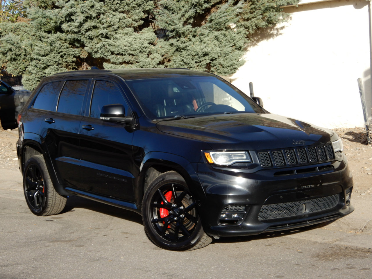 Used 2019 Jeep Grand Cherokee SRT image 3