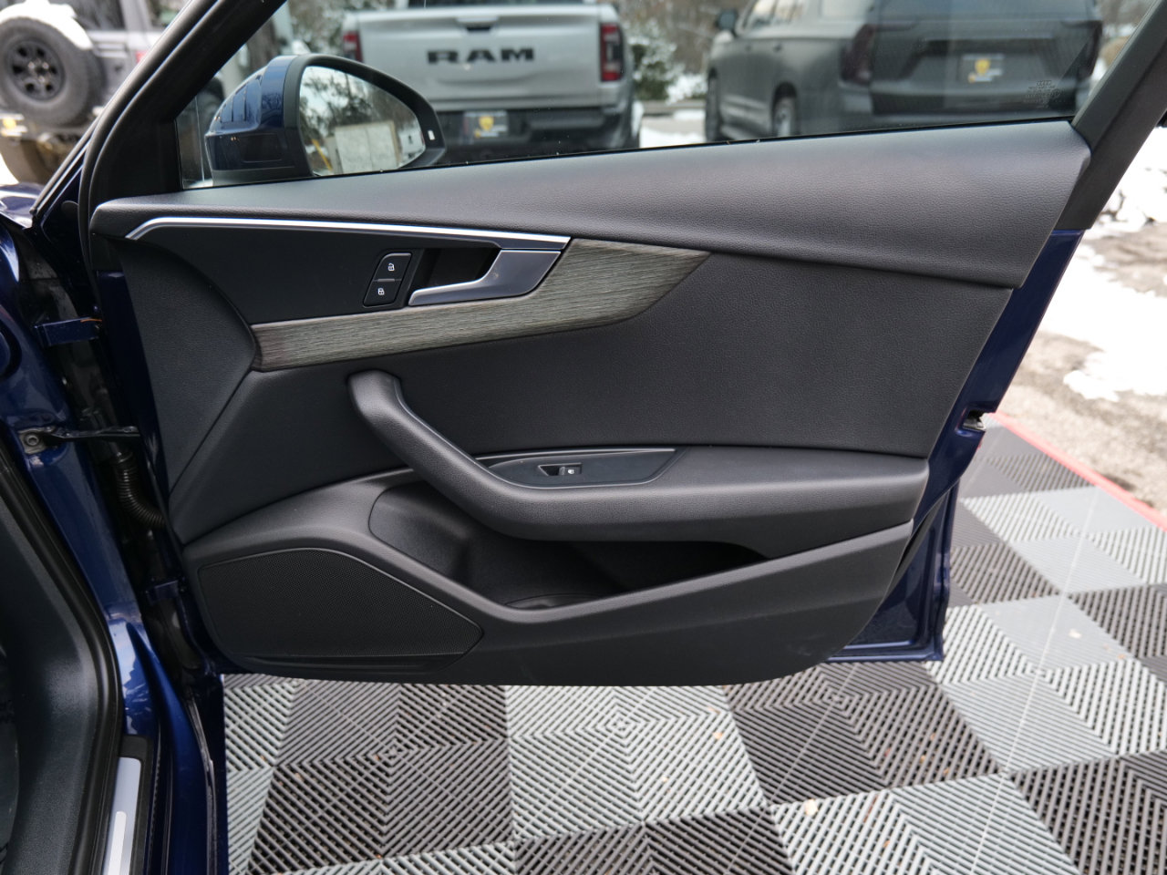 Used 2019 Audi A4 2.0T Premium image 32