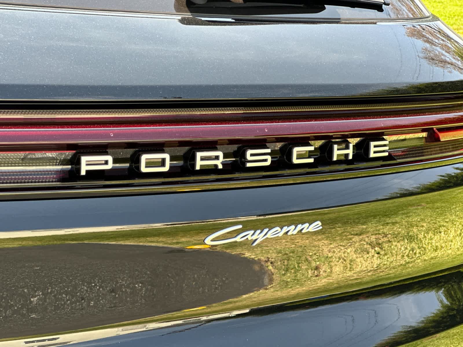 Certified 2025 Porsche Cayenne AWD/4WD image 33